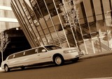 Limuzinu nuoma  7. Lincoln Town Car  10 мест    Элегантный Lincoln Town Car привлекает внимание окружающих классической формой кузова и белым цветом    