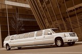 Limuzinu nuoma   10.  CADILLAC  ESCALADE    
 mehr als 20 Sitze  Außergewöhnliche Ausblicke, ungewöhnliche und nette Innenausstattung: so wird die Aufmerksamkeit und die Begeisterung von den Leuten angesprochen. Das ist eine Limousine, die ihren außergewöhnlichen Stil besitzt und die keinen daran zweifeln lässt.    